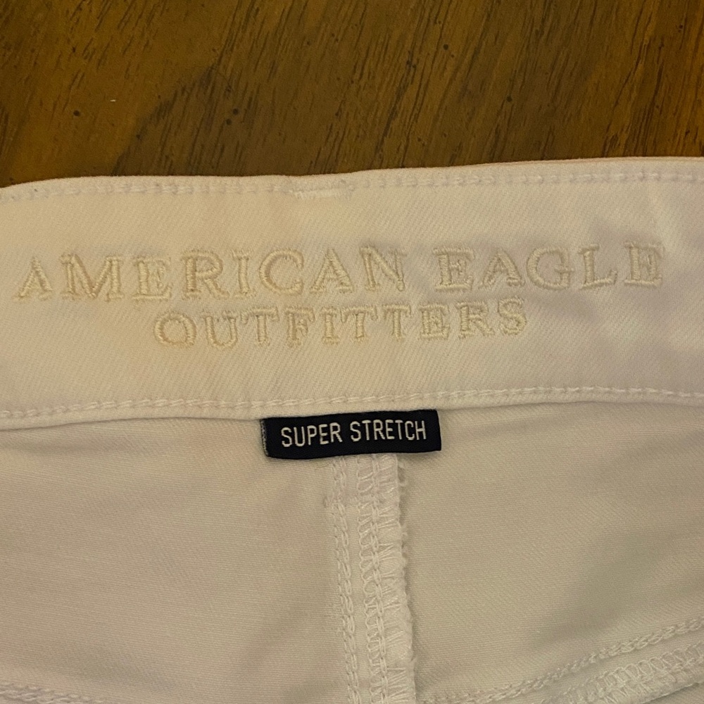 American Eagle Outfitters White Mid-Rise Jean Shorts Size 8 - Picture 2 of 10